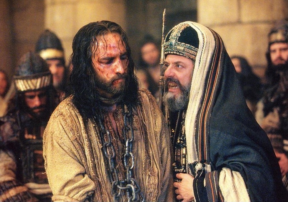 Jesus in the house of the High Priest (Ken Duncan and Philippe Antonello, 2004, The Passion of the Christ, © Icon Distribution, INC)
